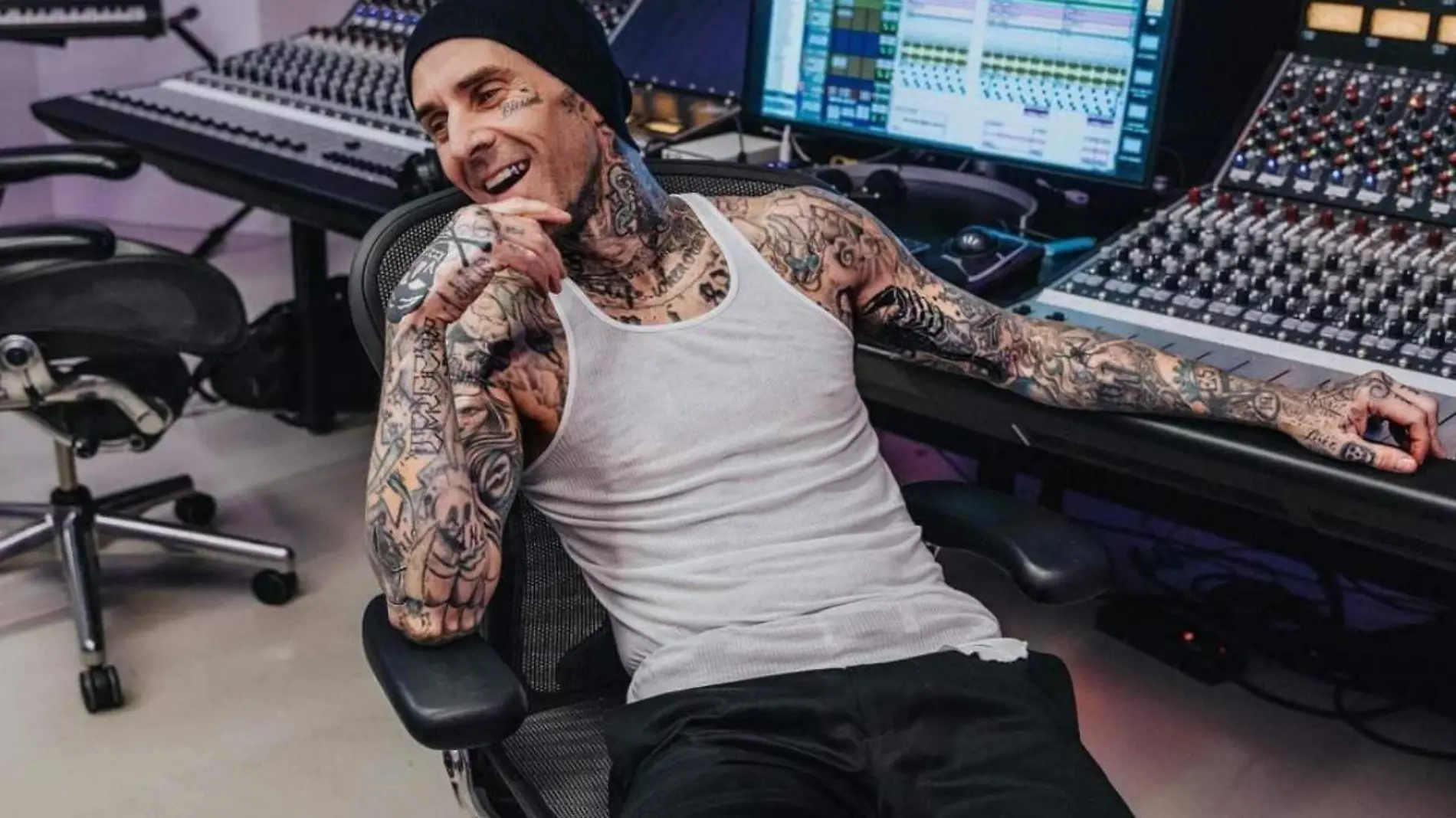 Travis Barker (1)